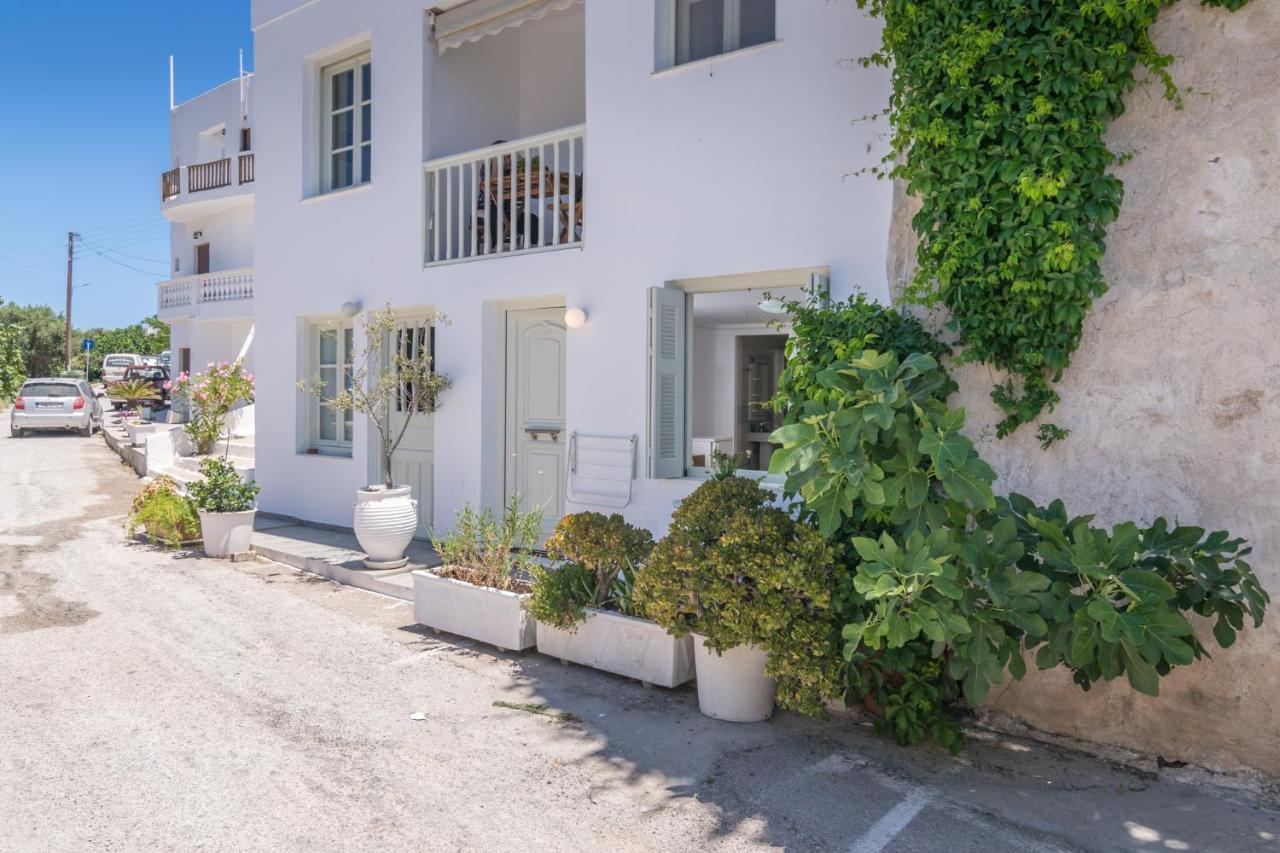 Areti'S Milos Guesthouses Adamantas  Exteriör bild